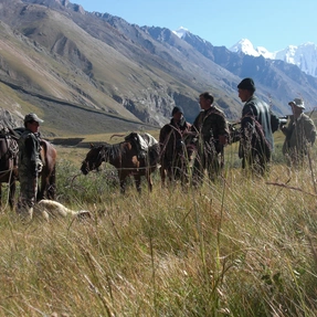 Steinbockjagd mit Pferden, Kirgisien