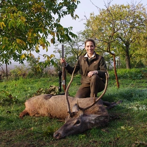 Jägerin mit abnormem Hirsch, Ungarn