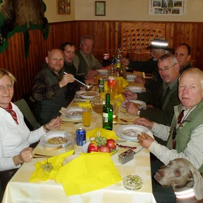 Mittagessen im Jagdhaus, Ungarn